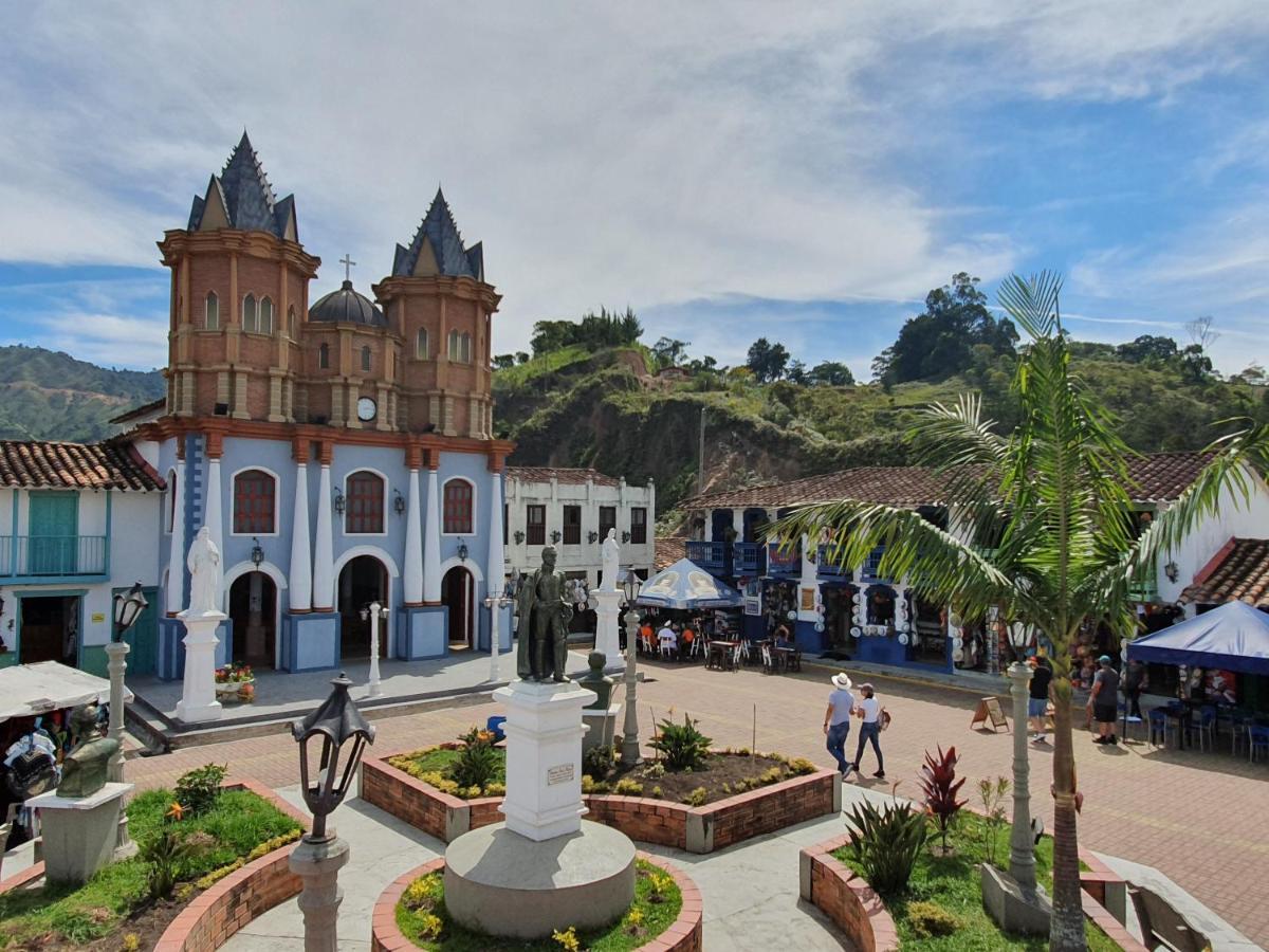 Domus Glamping Guatape Hotell Exteriör bild